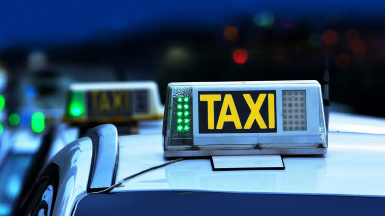 Taxi Málaga Más imágenes en <a href="https://depositphotos.com/es/" target="_blank" rel="noopener noreferrer">Depositphotos España</a>.
    </figcaption>
  </figure>