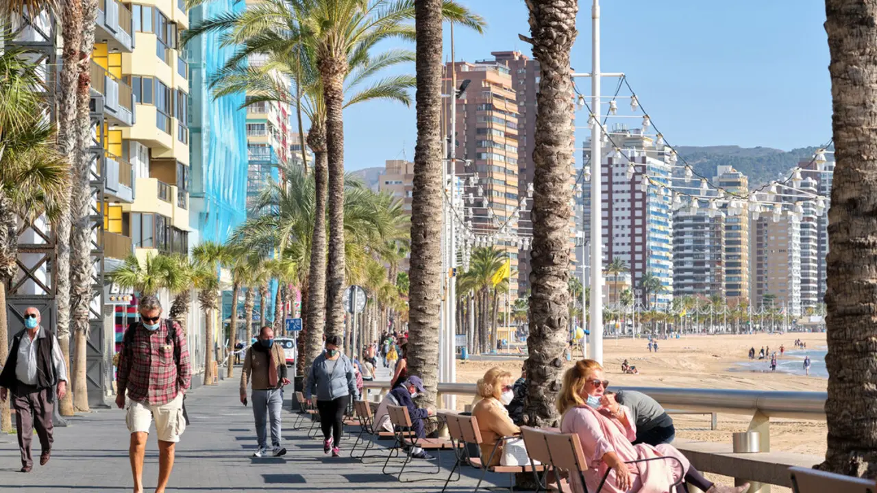 Imagen de la playa de Benidorm Más imágenes en <a href="https://depositphotos.com/es/" target="_blank" rel="noopener noreferrer">Depositphotos España</a>.
    </figcaption>
  </figure>