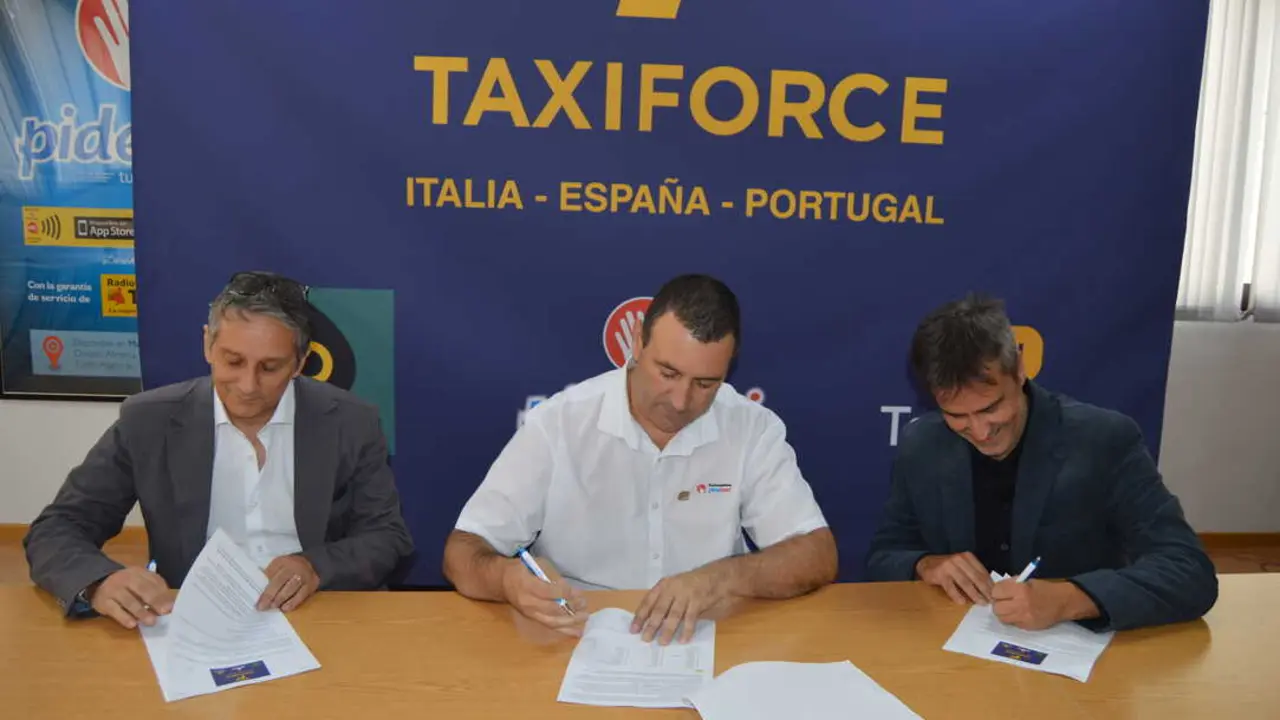 Firma acuerdo TaxiForce