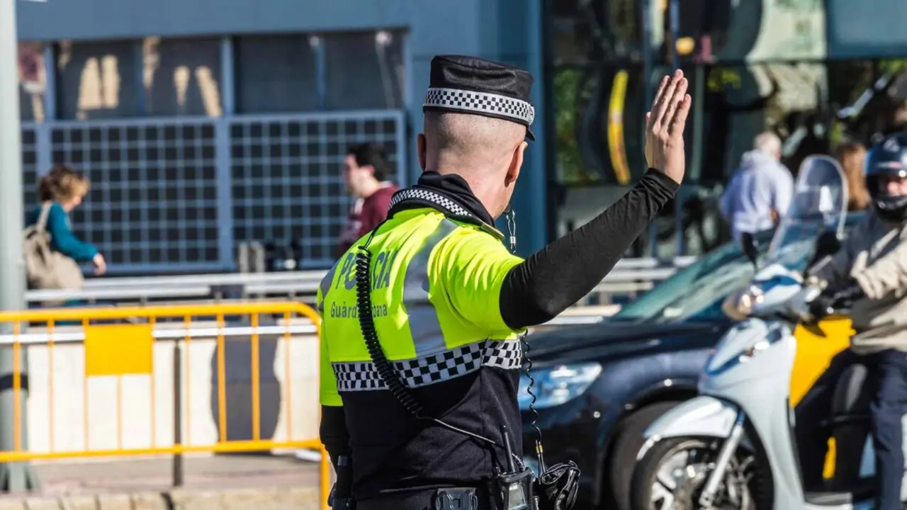 Agente en Barcelona Más imágenes en <a href="https://depositphotos.com/es/" target="_blank" rel="noopener noreferrer">Depositphotos España</a>.
    </figcaption>
  </figure>