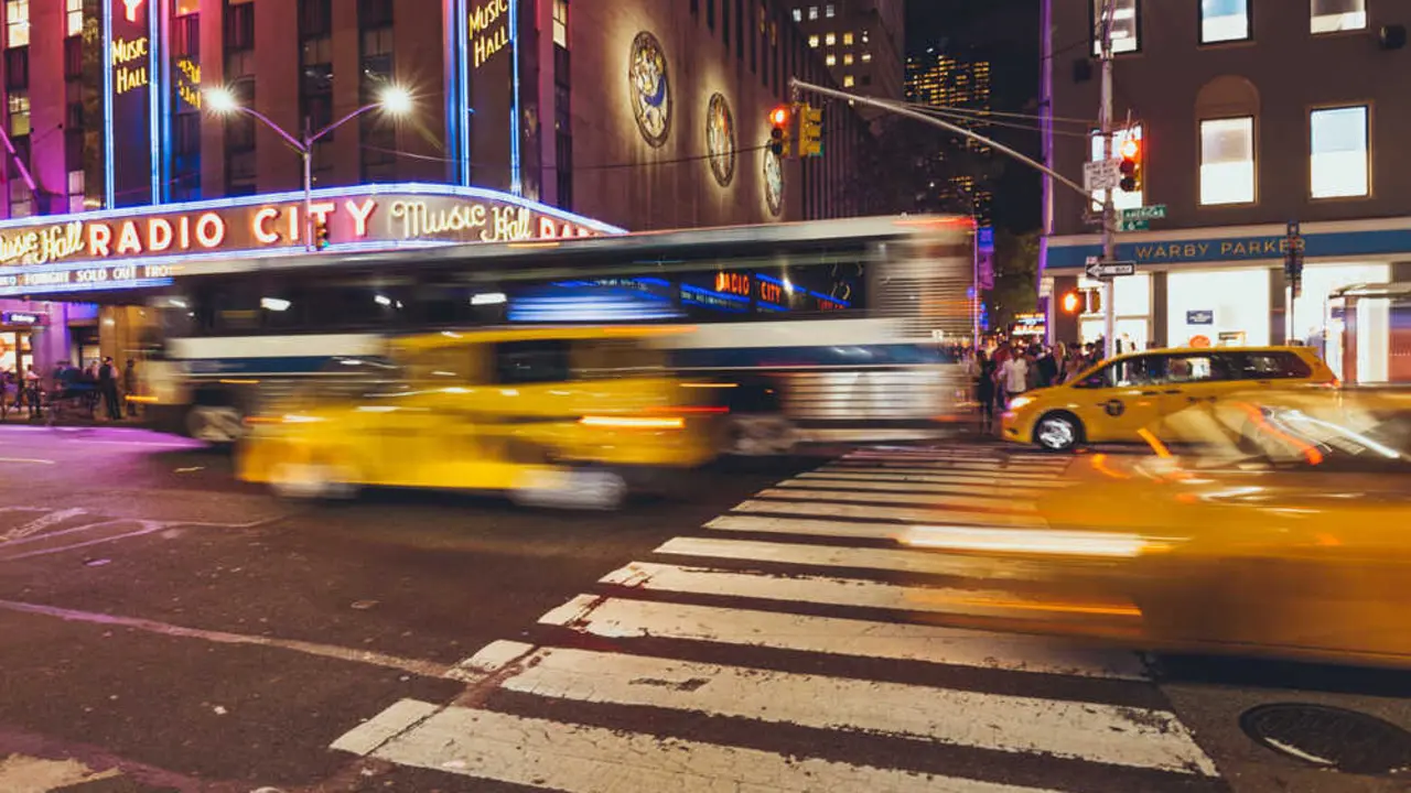Taxi de Nueva York Más imágenes en <a href="https://depositphotos.com/es/" target="_blank" rel="noopener noreferrer">Depositphotos España</a>.
    </figcaption>
  </figure>