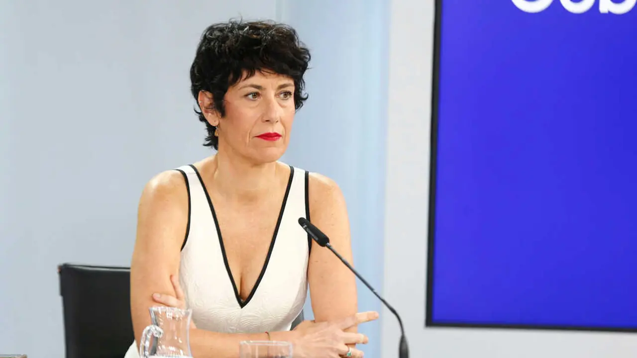 La ministra de Inclusión, Seguridad Social y Migraciones, Elma Saiz, en la rueda de prensa tras el Consejo de Ministros. | Pool Moncloa/José Manuel Álvarez. La Moncloa, Madrid - 16.9.2025