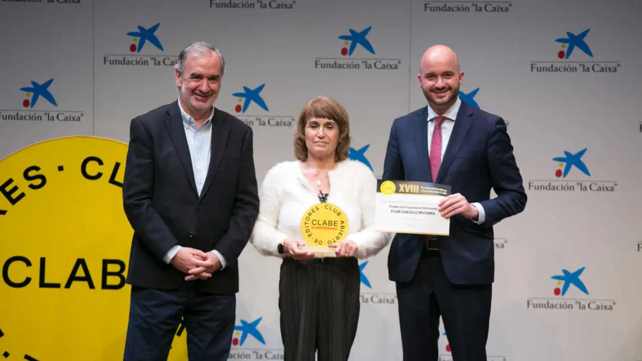 Pilar G. Matorra, directora de la revista, con Luis Collado, Senior Manager News Google España y Fermín Alabadalejo, Secretario General de CEPYME. Imagen cedida por CLABE y realizada por Santi Burgos