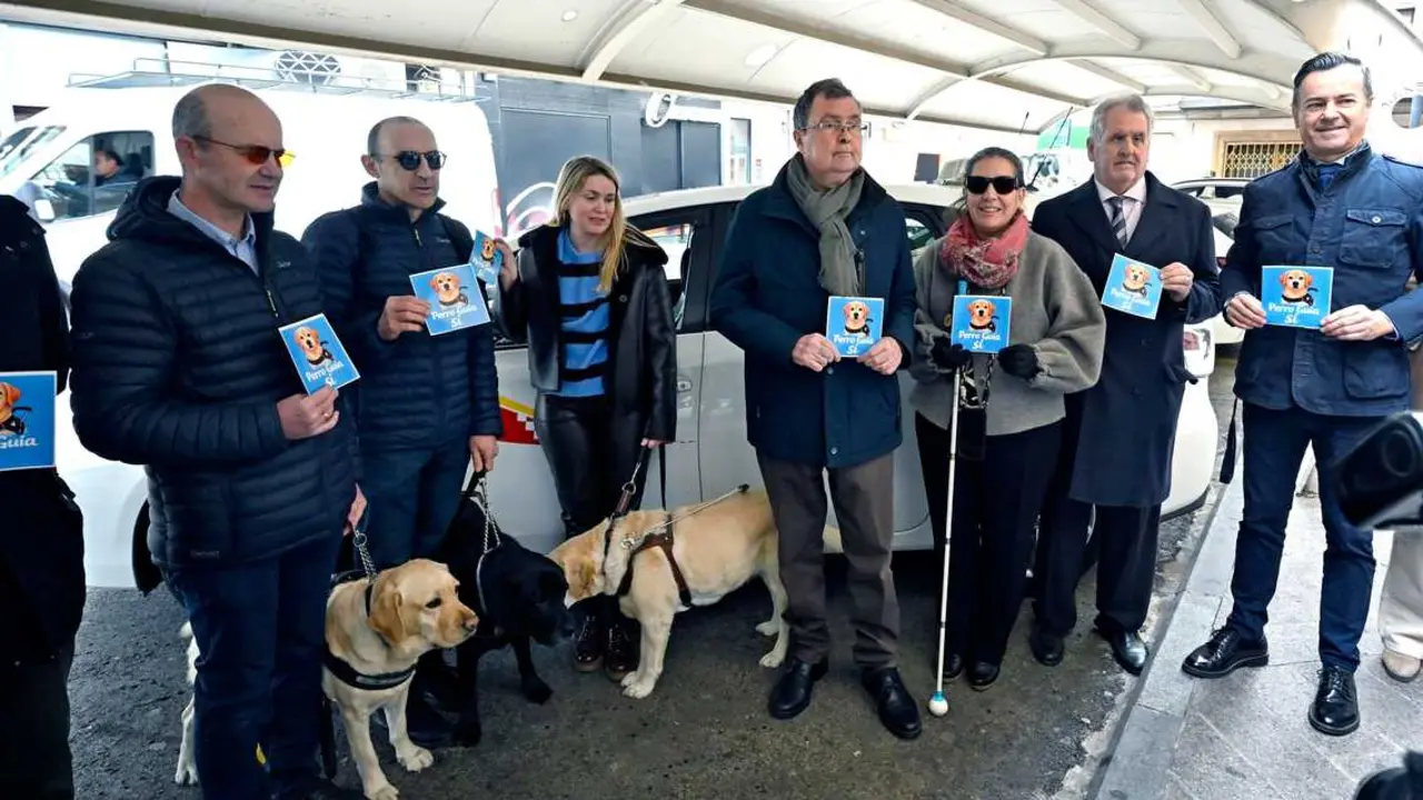 Presentaci&oacute;n de la campa&ntilde;a para fomentar la accesibilidad para personas con discapacidad visual con perro gu&iacute;a