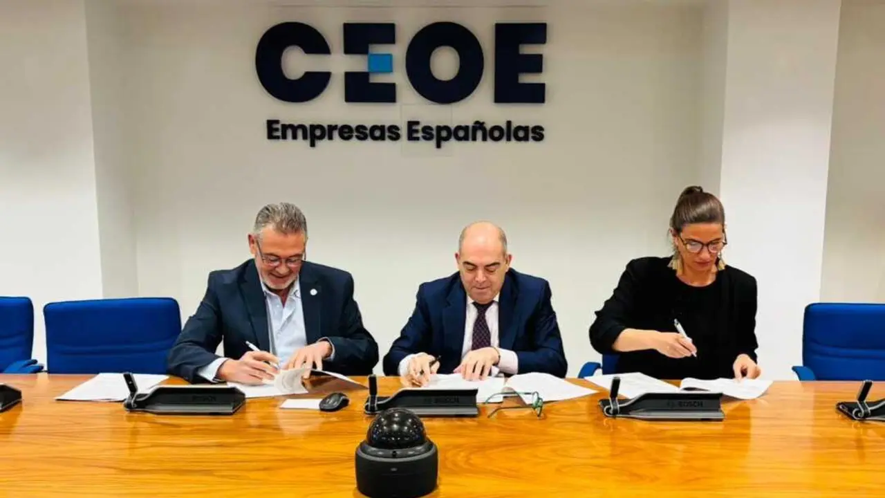 Firma entre ANTAXI, CEOE y ATA para la jubilaci&oacute;n en el taxi