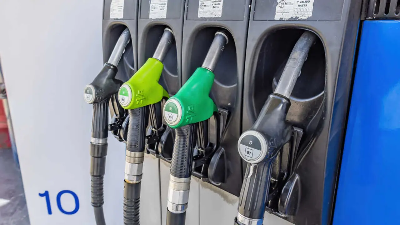 Subida de precios en los combustibles afecta directamente al taxi Depositphotos