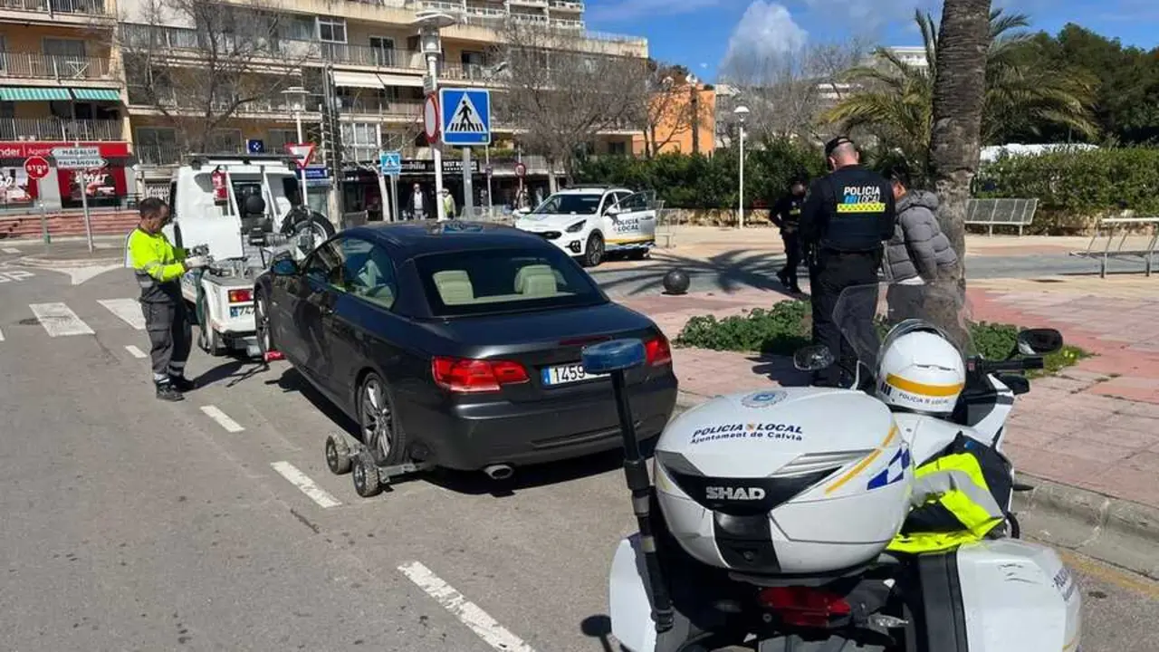 Inmovilizados dos veh&iacute;culos que trasladaban viajeros de manera ilegal a trav&eacute;s de una app de origen asi&aacute;tico