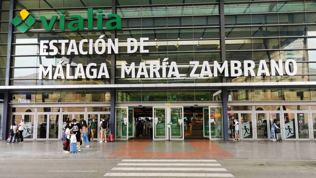 Estaci&oacute;n de tren M&aacute;laga - Mar&iacute;a Zambrano Depositphotos