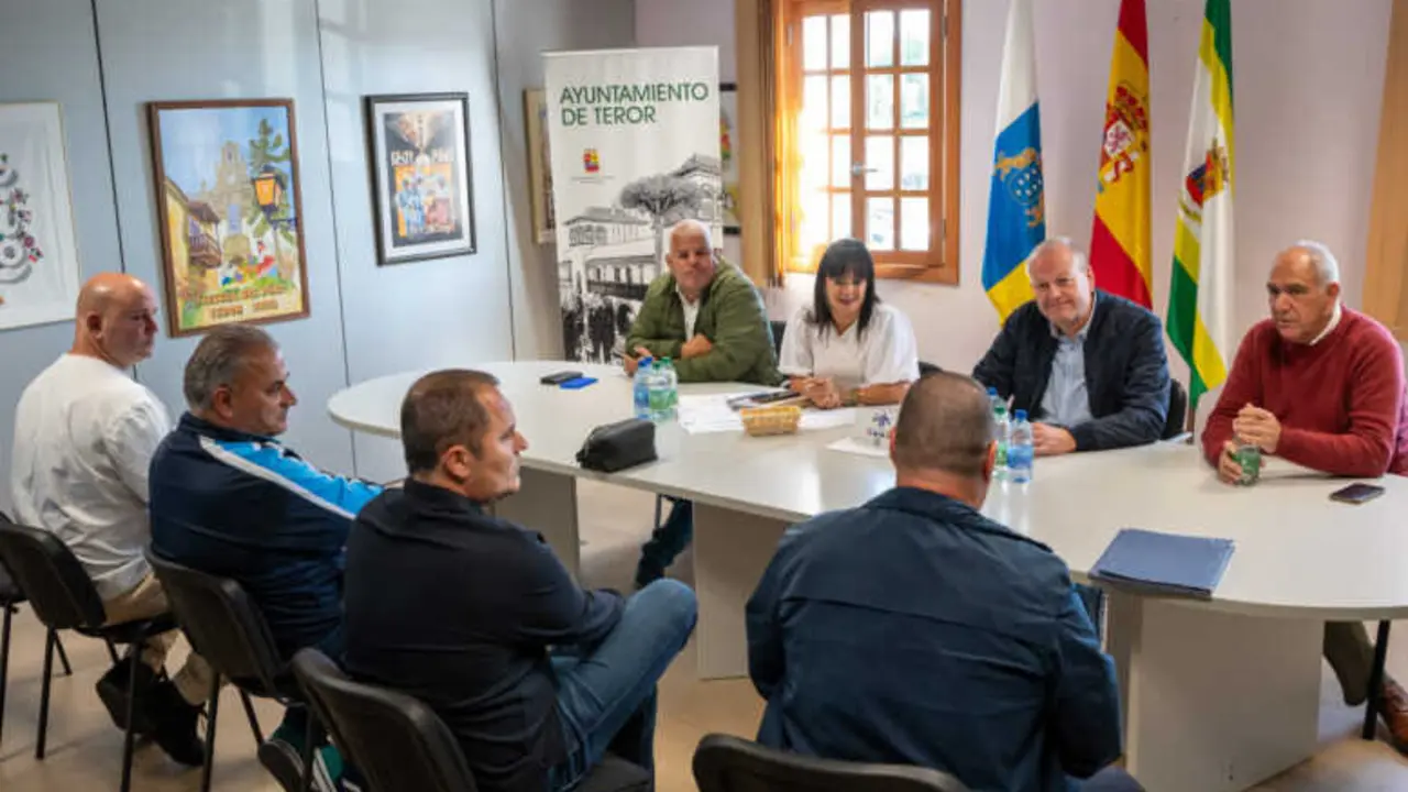 Reuni&oacute;n Ayuntamiento de Teror con los taxistas