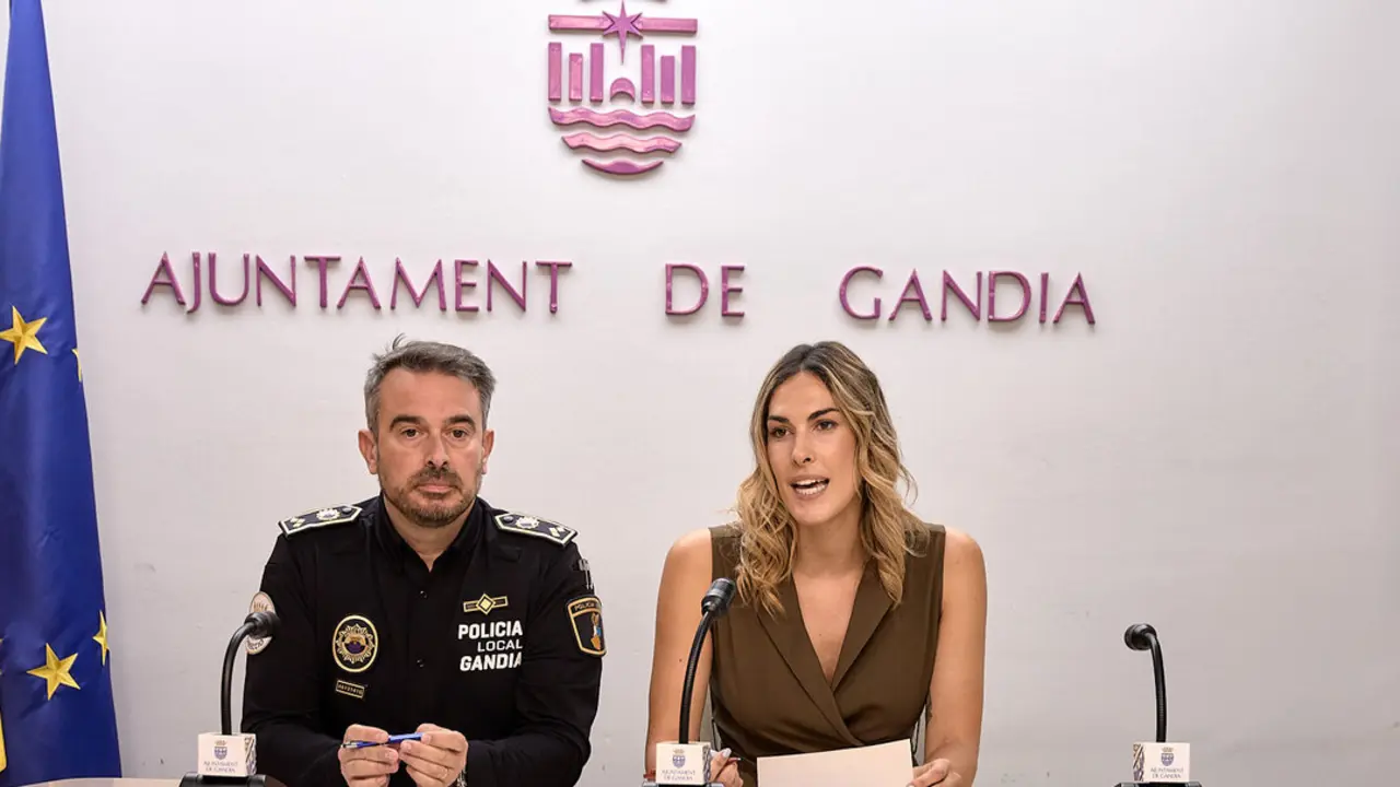 La concejala de Protecci&oacute;n, Seguridad y Convivencia, Lydia Morant junto al comisario principal jefe de la Polic&iacute;a Local, Jos&eacute; Mart&iacute;nez Espasa
