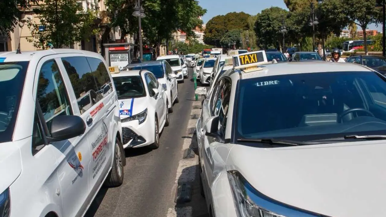Nueva concentraci&oacute;n de taxistas en Valencia
