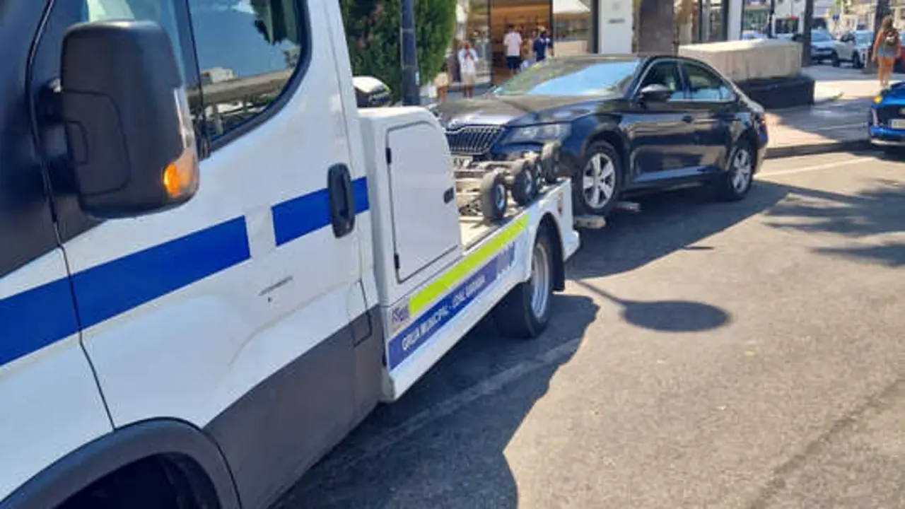 VTC inmovilizada. Imagen: Polic&iacute;a Local de Marbella