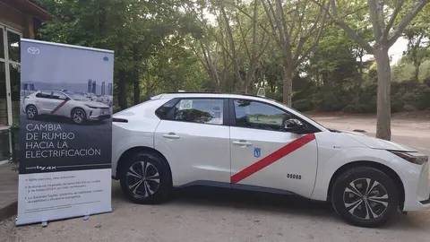 Toyota acercó a los profesionales su nuevo eléctrico, el modelo bz4x