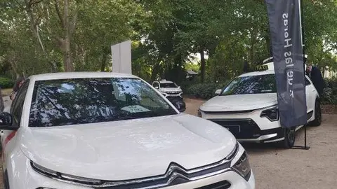 Grupo Velasco, con su Citröen ec4x y T. de las Heras, con el KIA Niro, también ofrecieron alternativas sostenibles al taxi