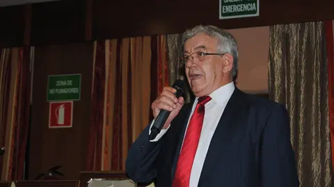 En una de las numerosas cenas en las que ejerció de speaker, esta vez, en 2010