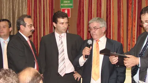 En la cena de 2008, emocionado, en el homenaje a Carlos Herrera tras dejar su cargo en el Consejo Rector de RTTM
