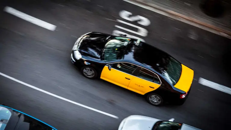 Taxi de Barcelona Más imágenes en <a href="https://depositphotos.com/es/" target="_blank" rel="noopener noreferrer">Depositphotos España</a>.
    </figcaption>
  </figure>