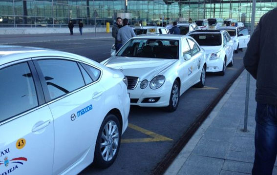 Alicante quiere liberalizar los taxis durante el fin de semana