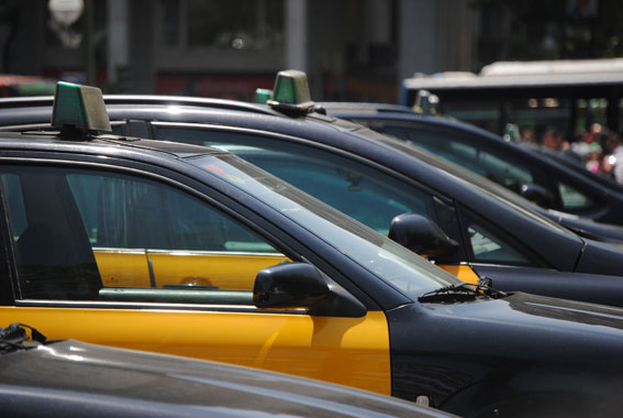 El taxi de Barcelona solicita una moratoria para la prohibición del diésel