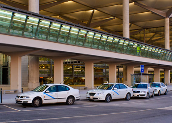 El taxi de Málaga tendrá un stand en el aeropuerto