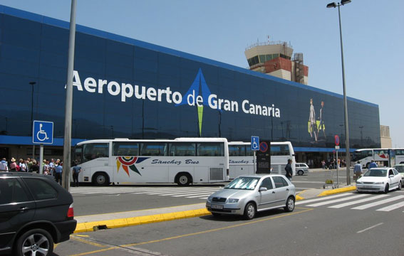 Se mantienen las restricciones al taxi en el aeropuerto grancanario