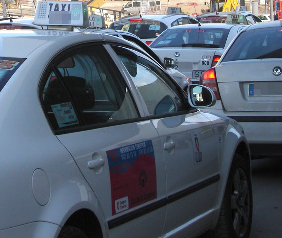 Zaragoza obligará a renovar los taxis más contaminantes a los 10 años