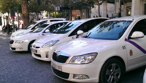 50 aspirantes realizan el examen de acceso al taxi en Jaén