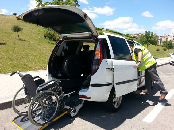 Nace una emisora de taxis adaptados en Málaga