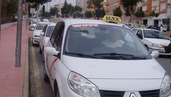 El taxi de Almería aumenta su oferta al 66%