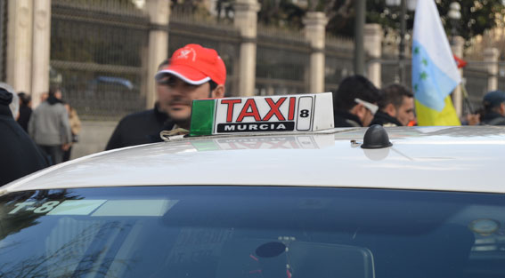 Murcia permite contratar el taxi por plazas