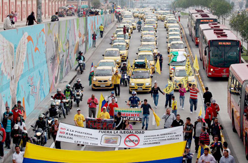 El taxi de Colombia anuncia una huelga tras el regreso de Uber