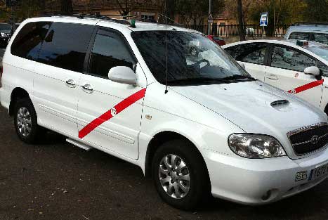 El taxi de Cáceres propone habilitar vehículos para pruebas PCR