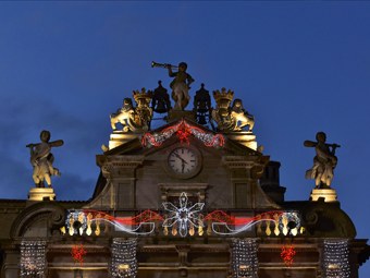 Los más mayores disfrutan la Navidad con el taxi