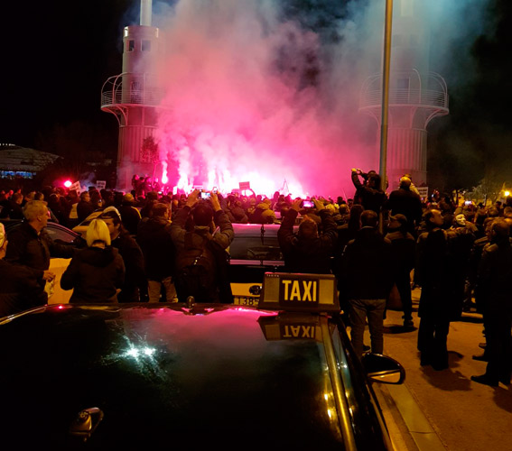 Piden para un taxista 6 años de cárcel por la huelga de 2018 