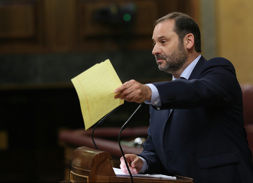 Ábalos comparecerá en el Congreso en el undécimo día de huelga del taxi