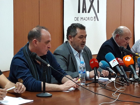 El paro continúa y el taxi anuncia protestas más contundentes