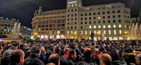 El taxi de Barcelona pone fin a la huelga