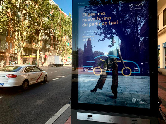Pese al rechazo del sector, Uber y Cabify insisten en contar con el taxi