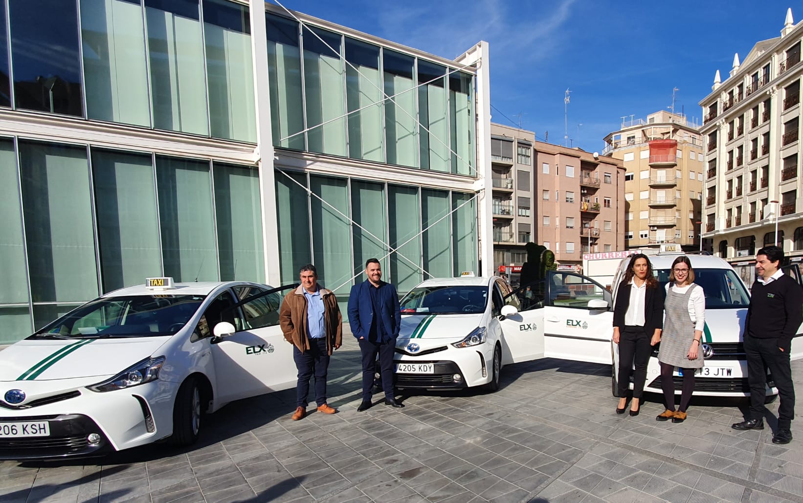 Elche renueva la imagen de sus taxis