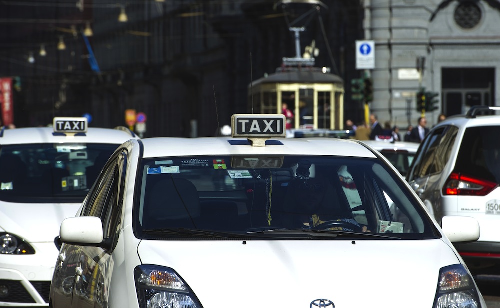 Muere por COVID-19 un taxista de Milán que realizaba traslados sanitarios