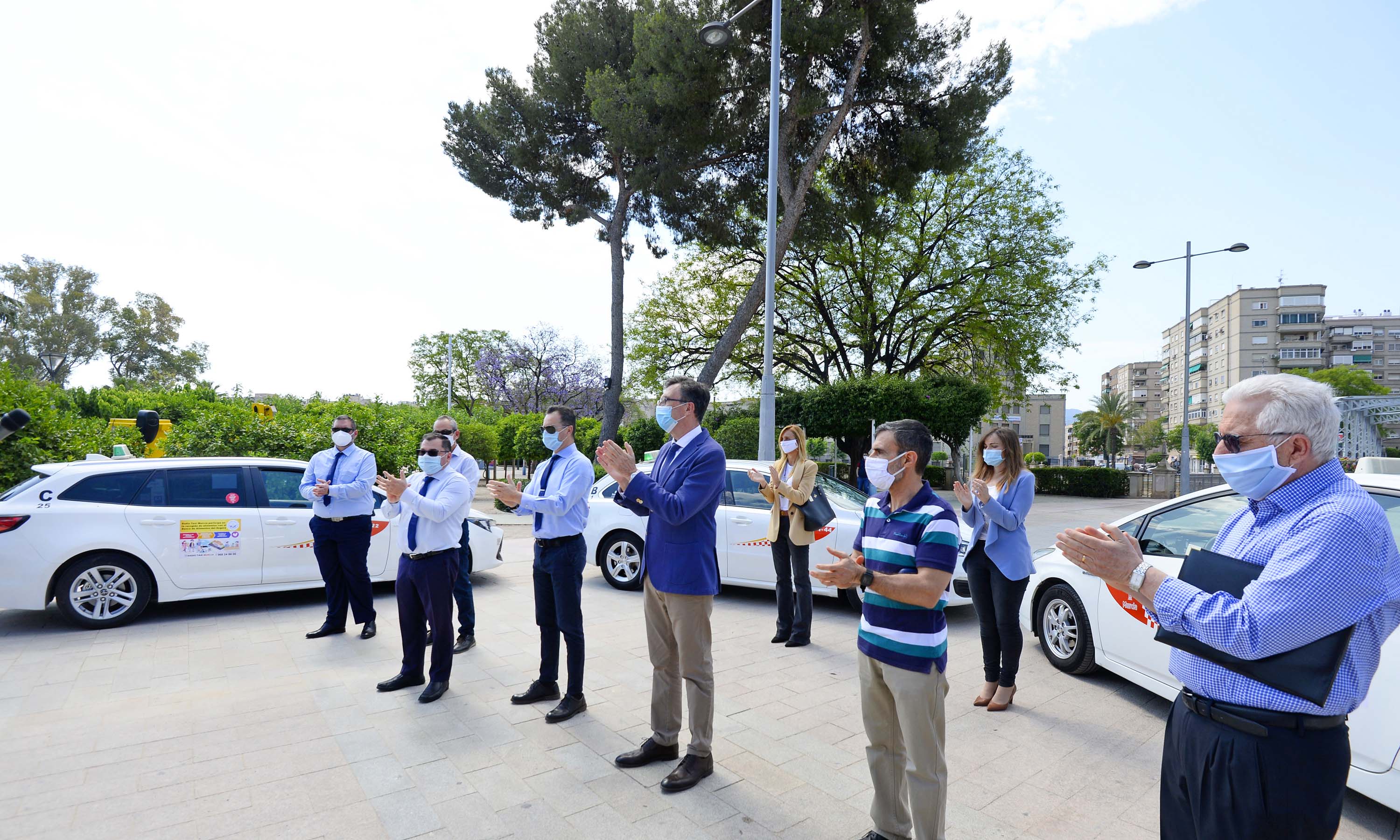 El taxi de Murcia recogerá comida para el Banco de Alimentos