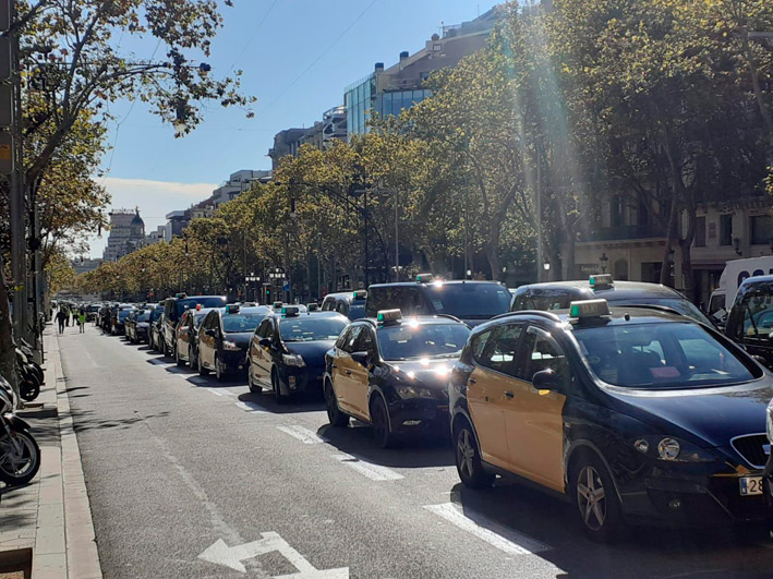 Arranca la segunda semana de protestas del taxi en Barcelona