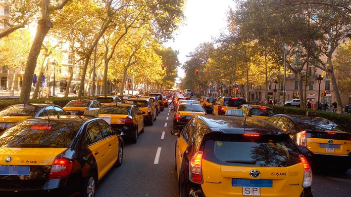 El taxi de Barcelona se moviliza para reclamar más seguridad