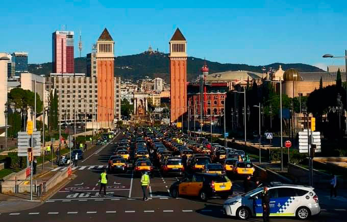 El taxi de Barcelona continúa con las movilizaciones