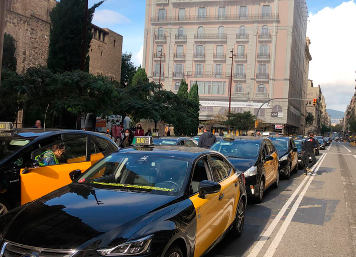 Taxistas de Barcelona se manifiestan hoy contra el Ayuntamiento