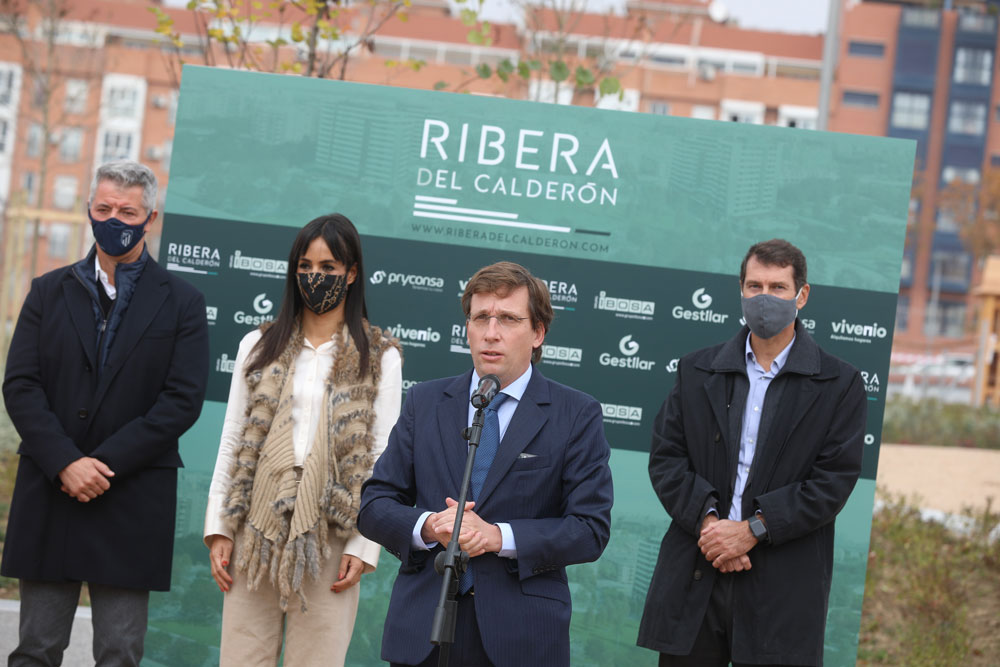 Martínez-Almeida abre la puerta a regular el taxi