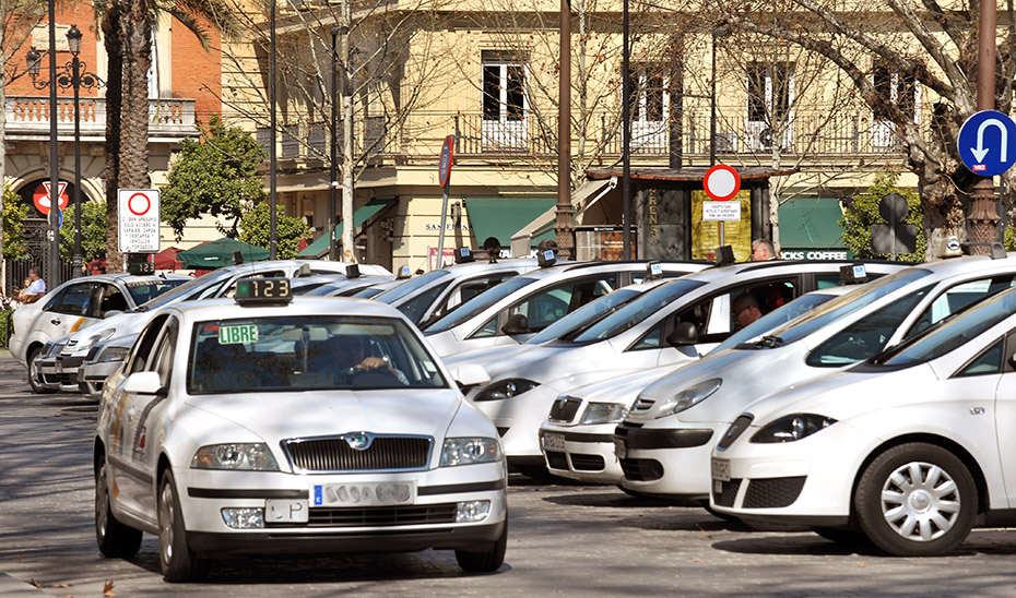 El taxi vuelve a manifestarse reclamando ayudas directas