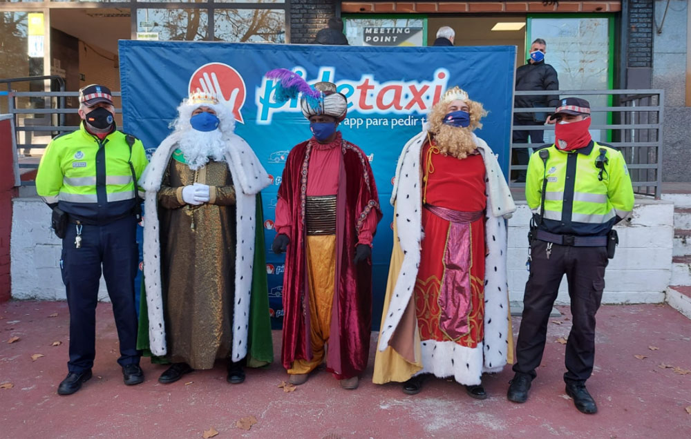 Los Reyes Magos de Oriente viajan en taxi