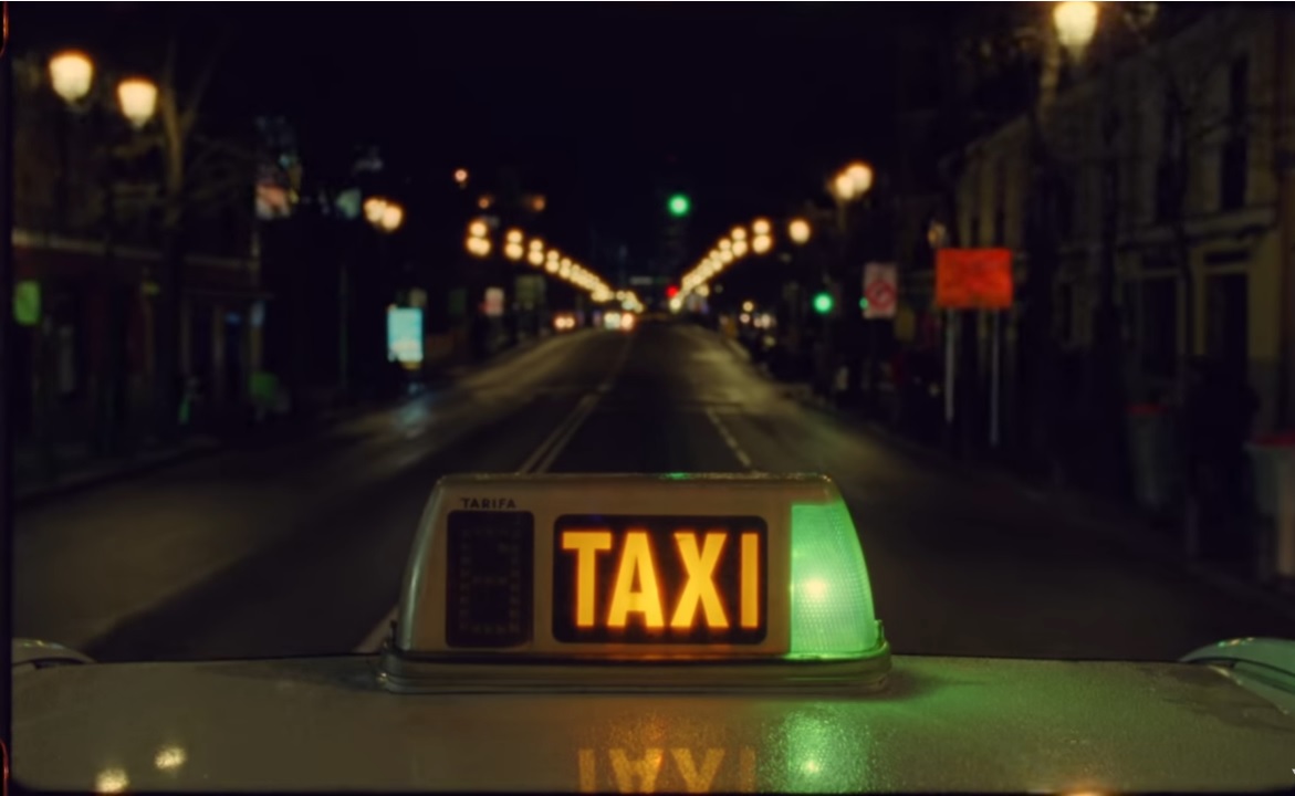 El taxi, protagonista en el último éxito de C. Tangana