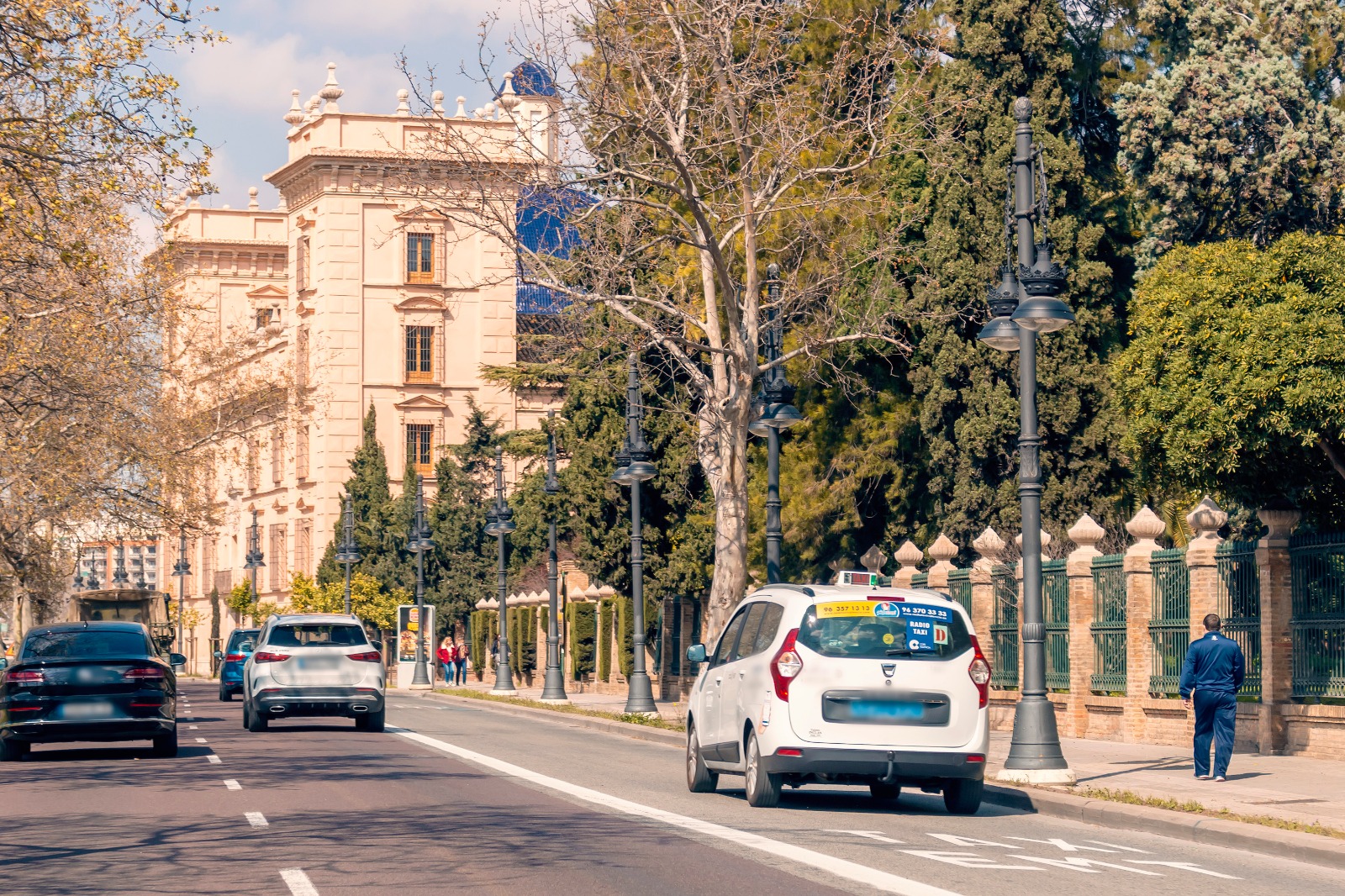 Valencia anuncia exámenes para taxista en mayo